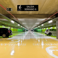 Imagen de la calzada de circulaci&oacute;n del interior del parking.