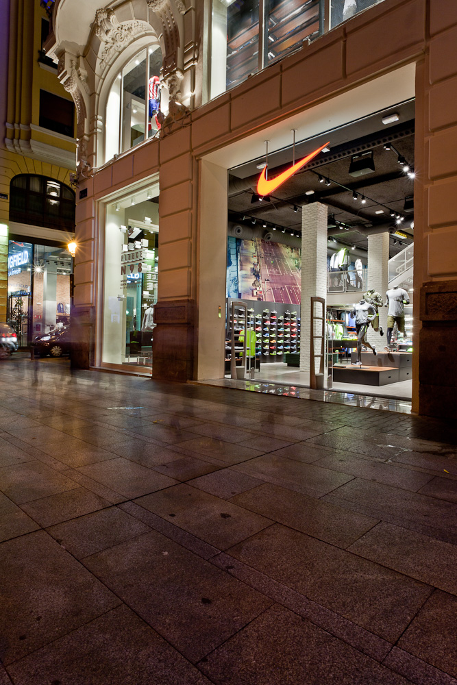 Fotografías del porfolio de zonas comerciales, tiendas, especios y corners.