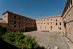 Fotografía panorámica del Monasterio desde la zona de acceso